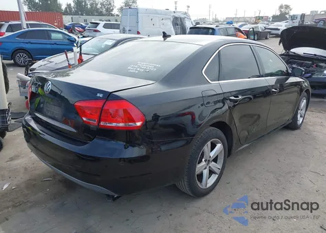 2013 Volkswagen Passat 2.5L Se z USA, uszkodzony, nr VIN 1VWBP7A37DC139601